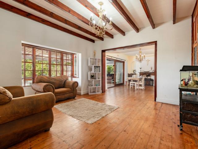 8 Bedroom Property for Sale in Paradise Western Cape